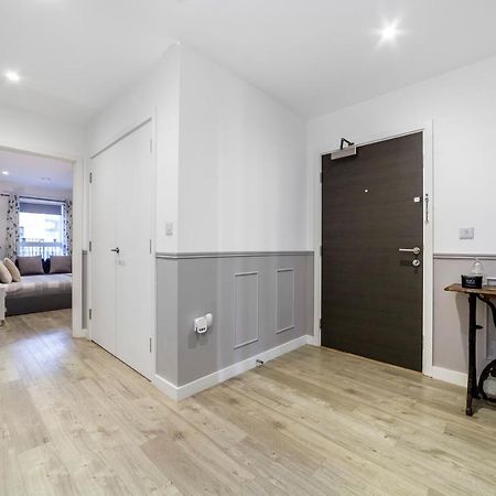 Private Double Bd With Optional Balcony, 15 Mins To London Cc公寓 外观 照片